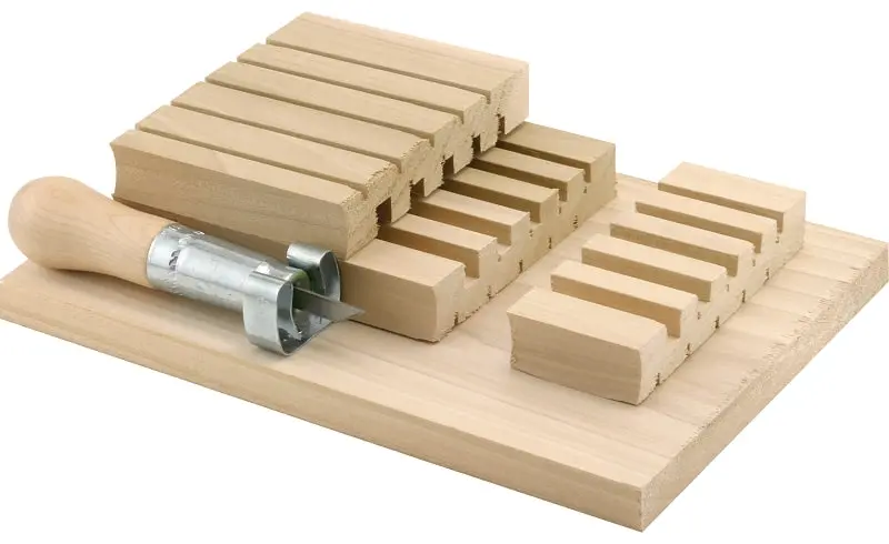 Make-2-Fit P7916 Adjustable Wood Screen Frame Notching Jig – Ergonomic Handle, Quick-Set Layout Tool 1